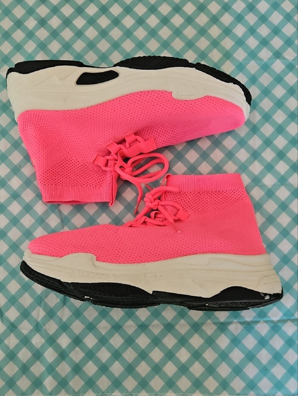 Cape Robbin Neon Pink FlyKnit Slip-On High Top Sneakers; Size 7.5 (38)